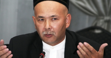 Қазақстан мұсылмандары одағы басшысының әйелі күйеуін соққыға жыққанын айтып, видео жариялады