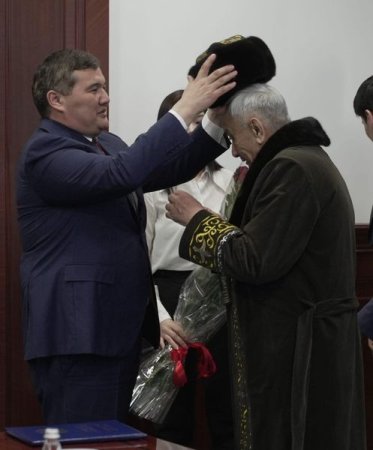 АЙМАҚ БАСШЫСЫ ӨМІРБЕК ШӘМЕНОВТІ МЕРЕЙТОЙЫМЕН ҚҰТТЫҚТАДЫ