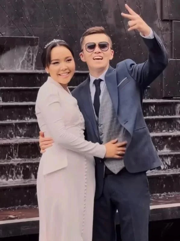 Франциядағы жас қыздардың эротикалық фотосуреттері