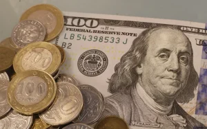 Қор нарығында доллар 3 теңгеге арзандады