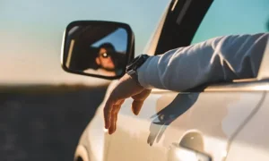 Енді көлік терезесінен қолын шығарғандарға айыппұл салынады