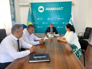 АУДАН ӘКІМІНІҢ ОРЫНБАСАРЫ ТҰРҒЫНДАРДЫҢ ӨТІНІШТЕРІН ТЫҢДАДЫ