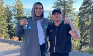 «Мен қазір көтеріліп кеткенмін…»: Қазақ боксшысы «Канелоның» жеке ұшағымен ұшты