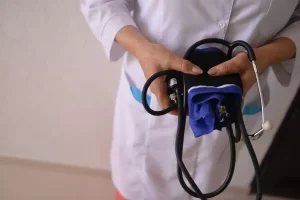 Жаз мезгілінде менингит қаупі артады: белгілері мен алдын алу жолдары