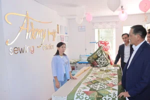 Аудан әкімі "Әдемі" тігін шеберханасының жұмысымен танысты