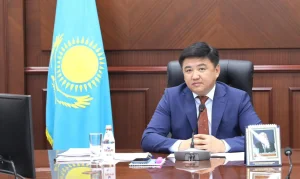 Қала әкімі Нұржан Ахатов электрондық сауданы дамыту және жаңа оқу жылына дайындық мәселелерін талқылады