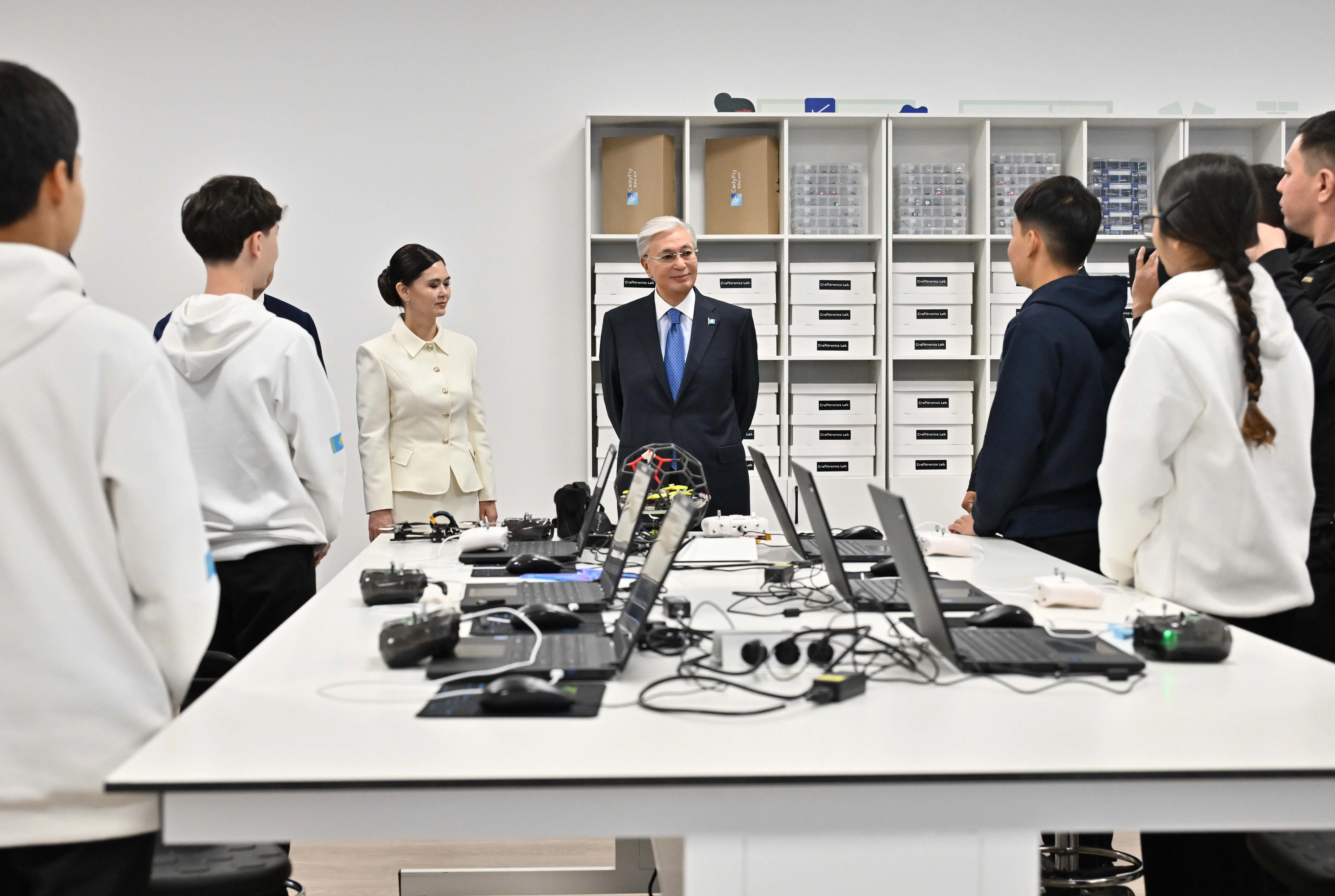 Интернеттегі ескі ретро эротикалық фильмдер Қызыл телпек порно HD онлайн