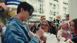 Димаш Құдайбергенді Нью-Йоркте жанкүйері жылы қарсы алды