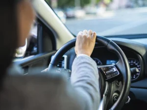 Баласын ауруханаға жеткізу үшін жылдамдықты асырған анаға сот кешірім берді