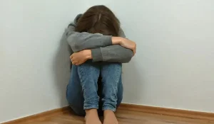 15 жастағы қызды 71 жастағы туысы жүкті қылып қойған