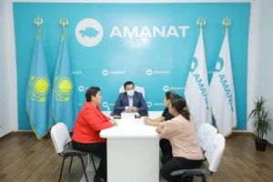 Аудан әкімі «AMANAT» партиясы филиалында азаматтарды жеке мәселелері бойынша қабылдады