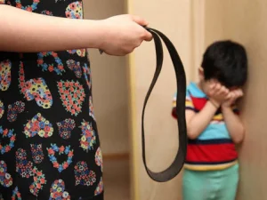 Анасы 4 жасар баласын аяусыз байлап кеткен