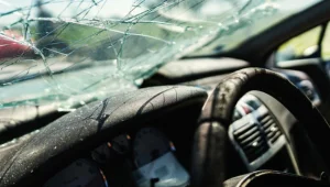 Toyota айдаған 17 жасар бала полиция көлігіне соғылды