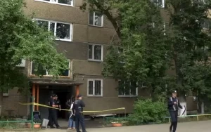 Балаларын терезеден лақтырып жіберген әйелге қатысты сот үкімі шықты