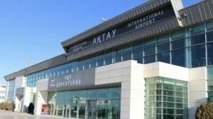 «Саусағы зақымдалды»: Эскалаторда жарақат алған екі жасар қызға әуежай 2 млн теңге төлейтін болды