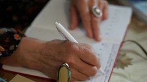 Зейнеткер қайтыс болған жағдайда оның қарыздары мен несиелерін кім төлейді?