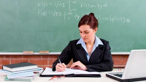 Министрліктің жаңа жүйесінің кесірінен мұғалімдер үш ай жалақысыз қалды