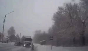 Жүк көлігі әйел адамды қағып кетті