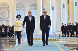 Қасым-Жомарт Тоқаев Иран Президентін Ақордада қарсы алды