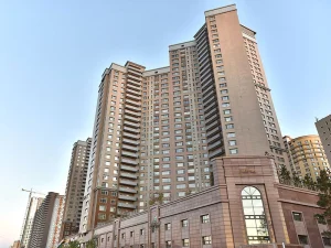 2 адам көп қабатты үйдің терезесінен секіріп, көз жұмды