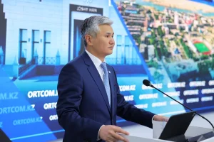 Әкімдік хатшысы бір уақытта үш жерде "жұмыс істеген"