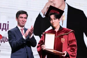 Димаш Құдайберген ҚазҰМУ-дың құрметті профессоры атанды