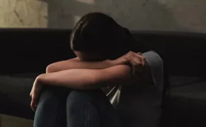 "Қызым қайтыс болды, сені құшақтауым керек": Ерекше қажеттілігі бар қызды ер адам зорламақ болған