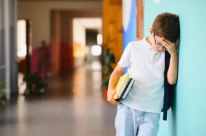 Сабақ үстінде бейәдеп сөйлеген оқушының ата-анасына айыппұл салынды