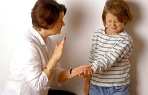 Күйеуіне ренжіген әйел балаларын аяусыз ұрып-соқты