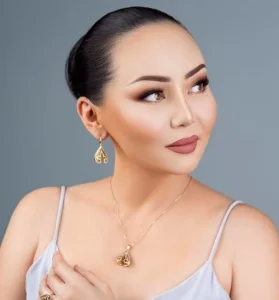 Баян Алагузова әйелдерге екі күйеуге тұрмысқа шығуды заңдастыруды ұсынды