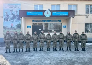 12 сыныптас әскери борышын бірге өтеуде