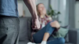 Ер адамды сүйіктісі теледидар пультімен сабап өлтірген