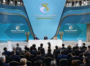 ҰЛТТЫҚ ҚҰРЫЛТАЙДЫҢ V ОТЫРЫСЫ ҚЫЗЫЛОРДАДА ӨТУІ – СЫР ӨҢІРІ ЖҰРТШЫЛЫҒЫ ҮШІН ЗОР МӘРТЕБЕ