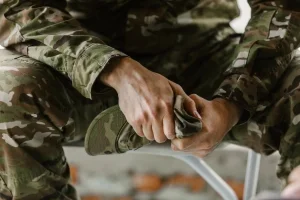 Әскери горнизонда сарбазға күш қолданып жағын сындырған