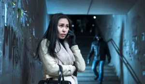 Әйелді рұқсатсыз видеоға түсіріп, ұзақ уақыт аңдыған күдікті сотталды