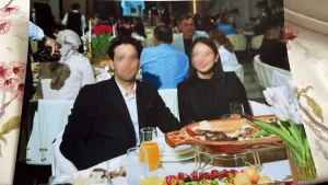 Шақырылмаған жұп тойда тегін тамақтанып, көңіл көтерген