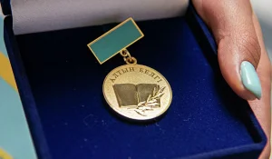 Мектеп бітіруші түлектер "Алтын белгіні" сақтау үшін сотқа жүгінді