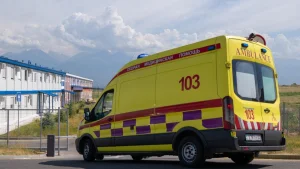 Мас ер адам жедел жәрдем қызметкерін үйінде қамап, пышақпен қорқытқан