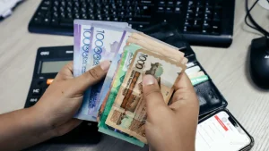 Директор жұмысқа шықпаған туыстарына заңсыз жалақы төлеген