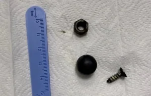 Баланың ішегінен магнит пен бұранда табылды