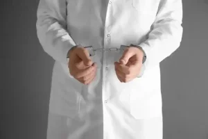Ақ халатты алаяқтар көбейді