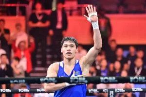 Сабыржан Аққалықов моңғол боксшысын өз жерінде нокаутпен жеңді