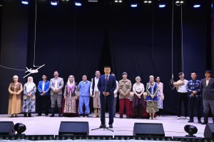 Қазалы аудандық мәдениет орталығы сахнасында өнер сүйер қауымға ерекше рухани кеш сыйлаған маңызды мәдени шара өтті.