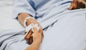 Қазақстандық әйел 5 ай комада жатқан әкесіне мүгедектік рәсімдей алмай жүр