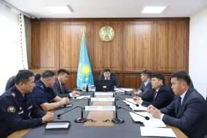 Қармақшы ауданының әкімі Жандос Еркінбектің төрағалығымен аудан әкімдігінің мәжіліс залында кезекті жиын өтті