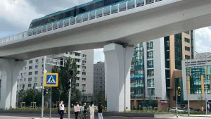 Жолаушылар қауіпсіздік ережелерін бұзғаны үшін LRT тоқтап қалды