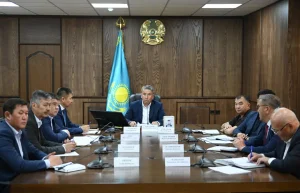 ҚАЗАЛЫ АУДАНЫНЫҢ ӘКІМІ БІРҚАТАР МАҢЫЗДЫ МӘСЕЛЕЛЕРГЕ ҚАТЫСТЫ МӘЖІЛІС ӨТКІЗДІ