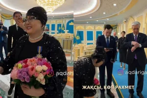 Мақпал Жүнісова Президентке сыйлық берді