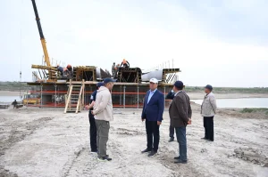 ҚАЗАЛЫ АУДАНЫНДАҒЫ ҚАРЛАН КӨПІРІНІҢ ҚҰРЫЛЫСЫ ҚАРҚЫНДЫ ЖҮРУДЕ