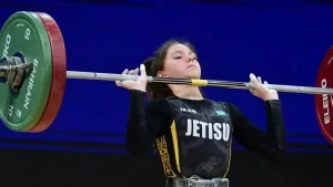 14 жасар ауыр атлет чемпионатта  рекорд жаңартты